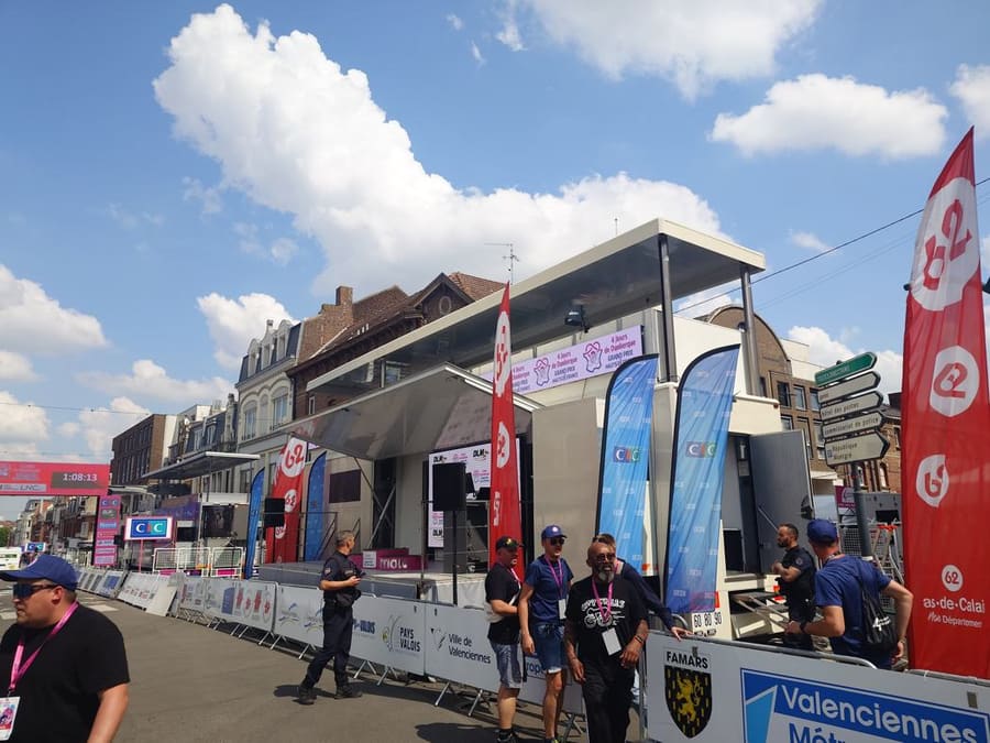 Car-Podium aux 4 Jours de Dunkerque, ciel bleu